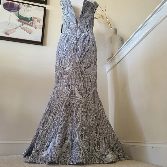 🔥Aidan Mattox Beaded Off the Shoulder Marble Gown